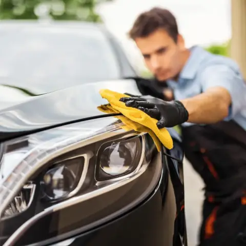 Az autókozmetika, ami házhoz jön! – Fényesítő polírozás