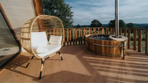 2 éjszaka a dézsafürdős Chardonnay Apartmanba Nagyradán 12