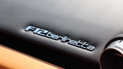 Ferrari F12 Berlinetta élményvezetés Ausztriában Párndorf mellett 1