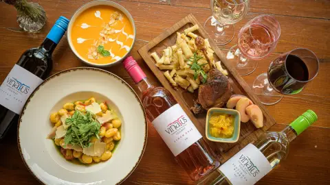 Romantikus vacsora kettesben a villányi Vinatus Pince Fogadóba 4