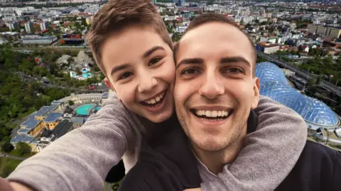 Apával a fellegekben! Ballon kilátó Budapesten