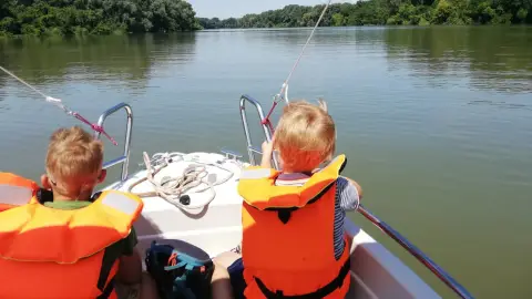 Élményhajózás Heléna hajóval a Tisza-tó nem védett vizein 3