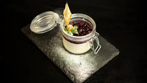 Kettesben egy Vacsorahajón a Dunán Operett és Folklór Műsorral 5