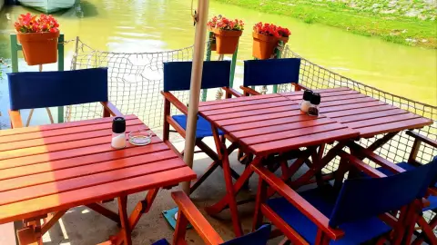 Kettesben a Nautilus Hajós Bár fedélzetén Esztergomban 2