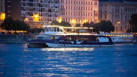 Ínycsiklandó élmény a Dunán! - Budapest Pizza Hajó 4