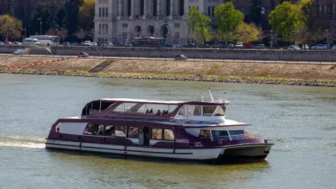Ínycsiklandó élmény a Dunán! - Budapest Pizza Hajó 5