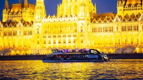 Ínycsiklandó élmény a Dunán! - Budapest Pizza Hajó 6