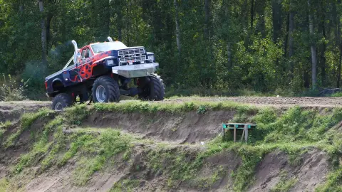 Brutál Ford BigFoot vezetés Gyálon 3