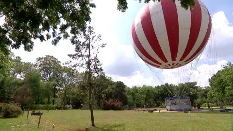 Romantikus lánykérés a város felett a Ballon-kilátóban 4