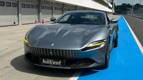 612 Lóerős gyönyörűséges Ferrari ROMA bérlése 1