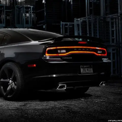 500 lóerős Dodge Charger Bee-vel utcai vezetés 6
