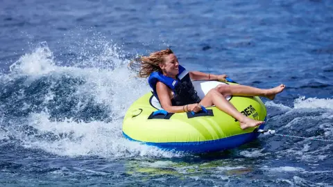 Fánkozás(Vízi adrenalinbob) Esztergomnál a nagy Dunán 4