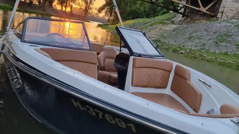 Motorcsónakkal Dunakanyar felfedezése Esztergomból indulva 1