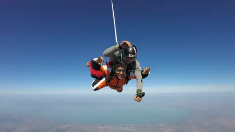 Ejtőernyős tandemugrás Siófok mellett 4000 méterről helikopterből 4
