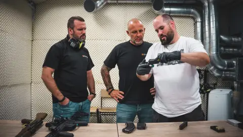 Fegyverszétszedés, összerakás, lövészet ha jól raktad össze! 4