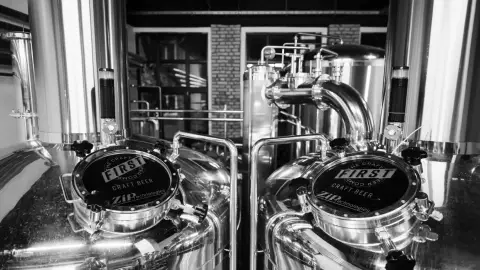 Sörrandi és főzdetúra kóstolóval a FIRST Craft Beer látványsörfőzdéjében 3