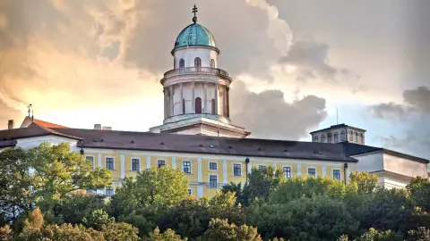 Pannonhalmi Apátsági Pincelátogatás 7 boros kóstolással 1