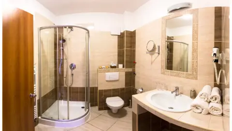 Jakuzzis-körágyas lakosztály Aprhodite hotelben Zalakaroson 5