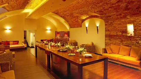 Pindasweda–5 elem játéka masszázs a Magnolia Day Spa-ban 5