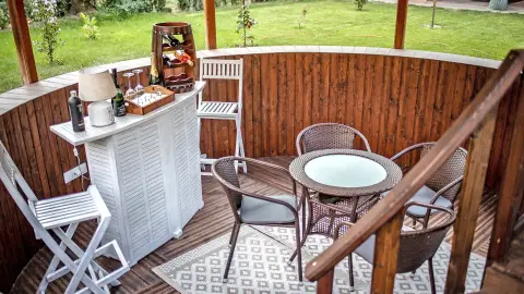 Erdőben, tóparton nagy vendégházban családdal barátokkal Cserkeszőlőn 2 éjszaka 10