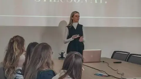 Siker a stíluson át! Előadás és tréning Kiss Fruzsina Stylisttal