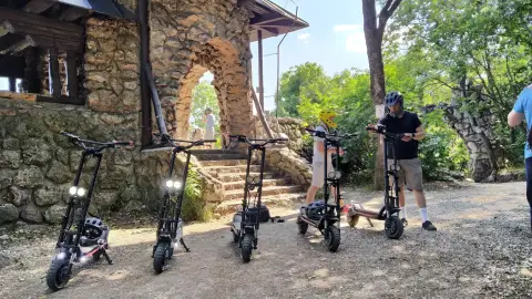 Kettesben Nitrollerekkel Hűvösvölgyben vagy Normafán 1