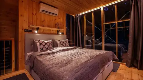 Fullos romantika a Noszvaji Treehouses Superior lombházaiban, saját jakuzzival a teraszon! 6