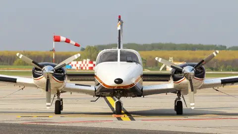 Családi élményrepülés Piper Senecával 5 fő részére 4