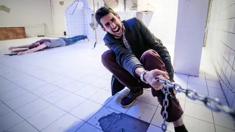 Rejtvényes lánykérés szabaduló szobában 8