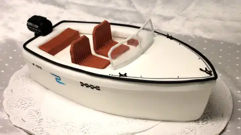 Egyedi formatorta a buli fénye 8