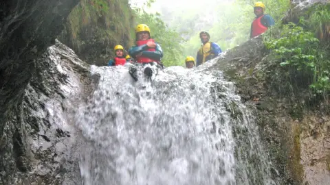 Canyoning kaland profikkal Szlovéniában 2