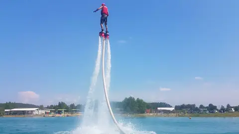 Flyboard élmény tengerkék tavon Budapest szélén 6