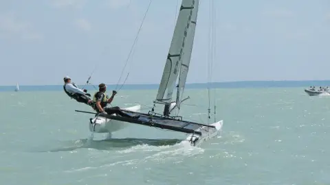 Katamaránnal a Balatonon 1 fő részére 7