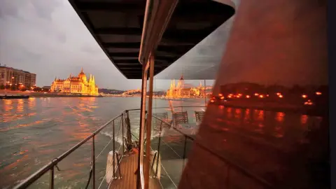Romantikus vacsora és hajózás a Dunán! 5