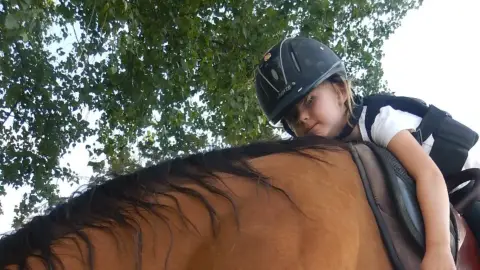 Családi sétalovaglás a Wackor Tanyán a Dunaparton 2