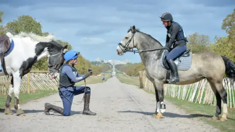 Lovas lánykérés a Dunakanyarban, a Dunaparton lovagolva 4
