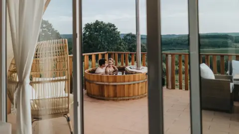 2 éjszaka a dézsafürdős Chardonnay Apartmanba Nagyradán 7