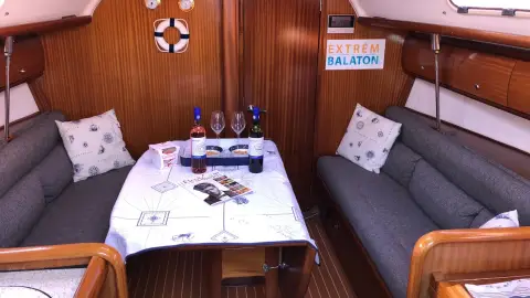 Leánykérés a Balaton közepén pezsgővel 2