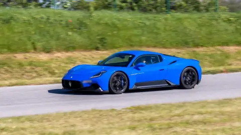 Maserati MC20 élményvezetés a Kakucs Ringen 6